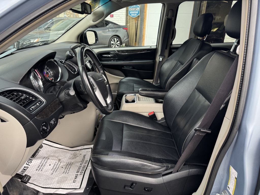 Chrysler Town & Country Touring 2016