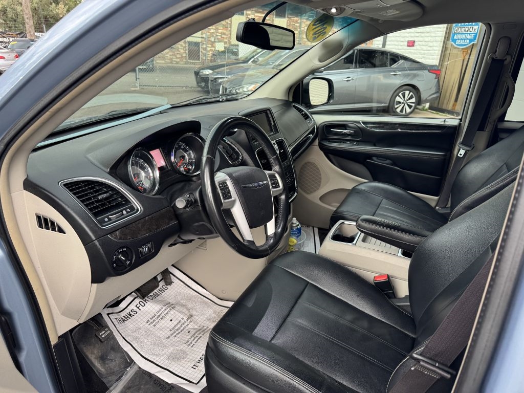 Chrysler Town & Country Touring 2016