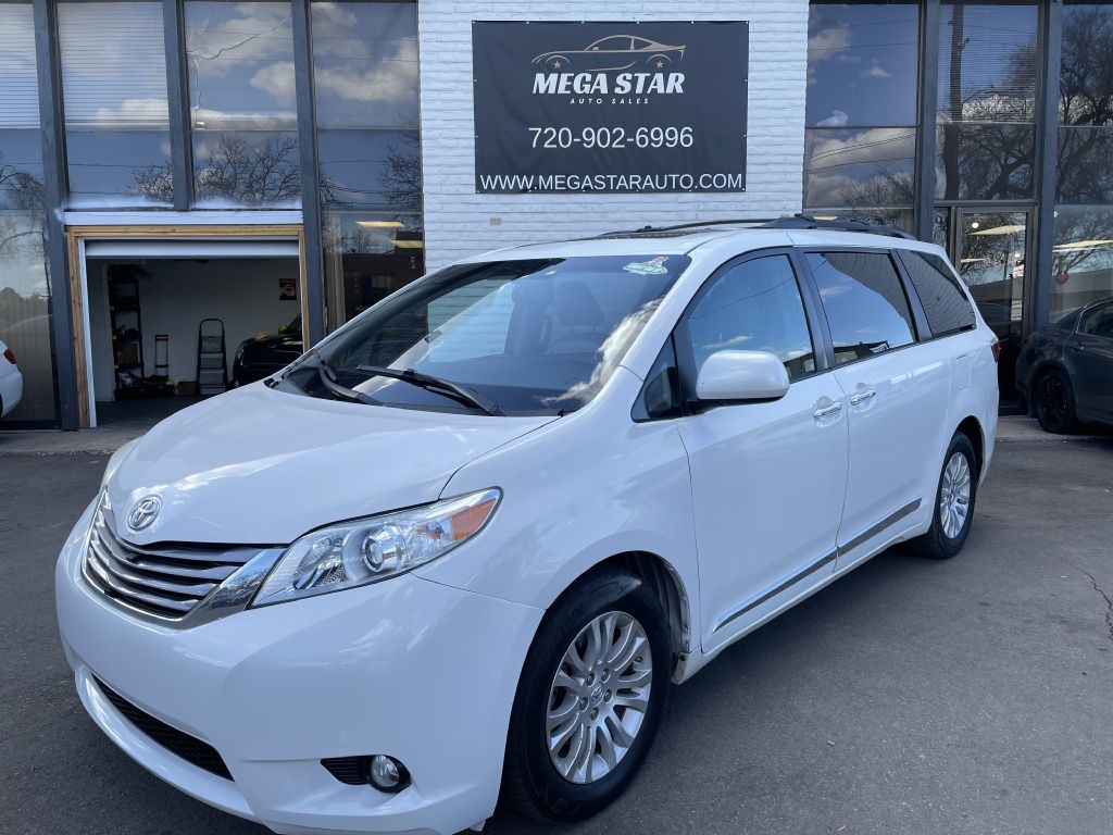 Toyota Sienna XLE FWD 8-Passenger V6 2016 Toyota Sienna XLE FWD 8-Passenger V6 2016