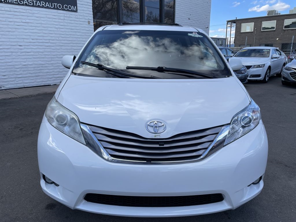 Toyota Sienna XLE FWD 8-Passenger V6 2016 Toyota Sienna XLE FWD 8-Passenger V6 2016