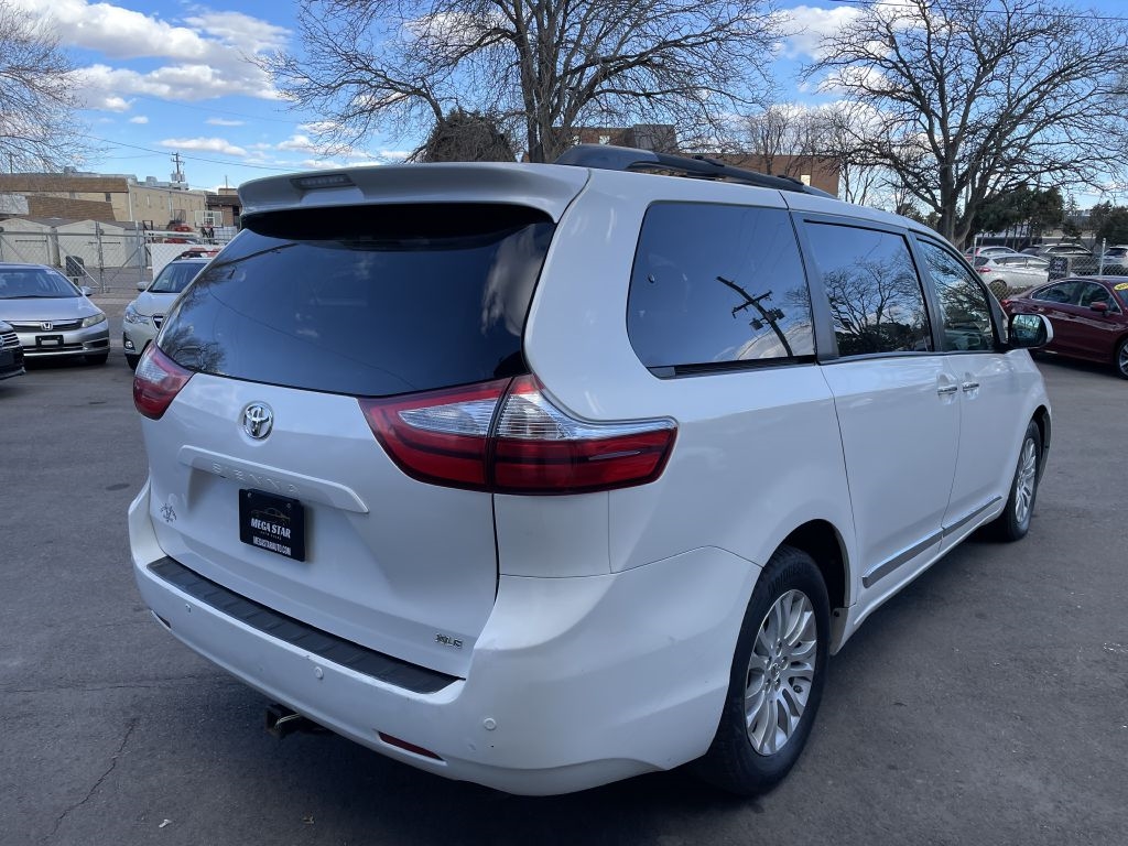Toyota Sienna XLE FWD 8-Passenger V6 2016 Toyota Sienna XLE FWD 8-Passenger V6 2016