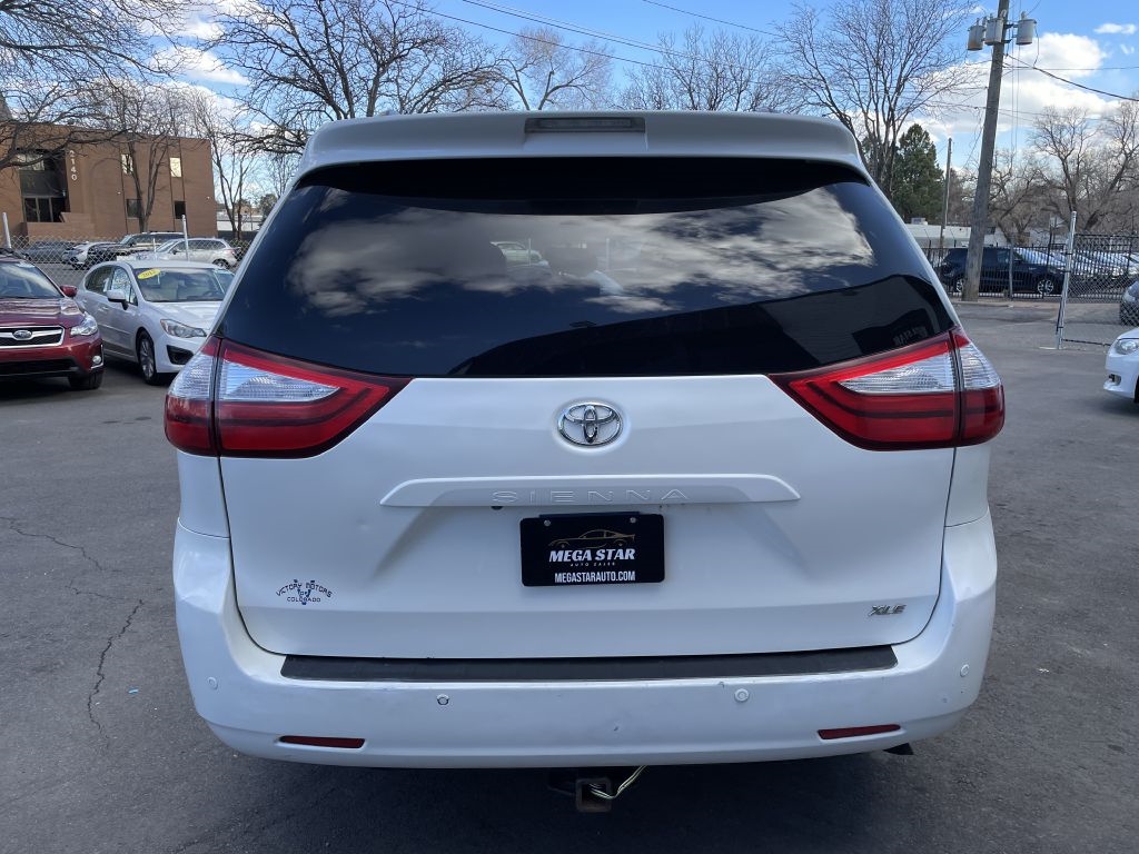 Toyota Sienna XLE FWD 8-Passenger V6 2016 Toyota Sienna XLE FWD 8-Passenger V6 2016