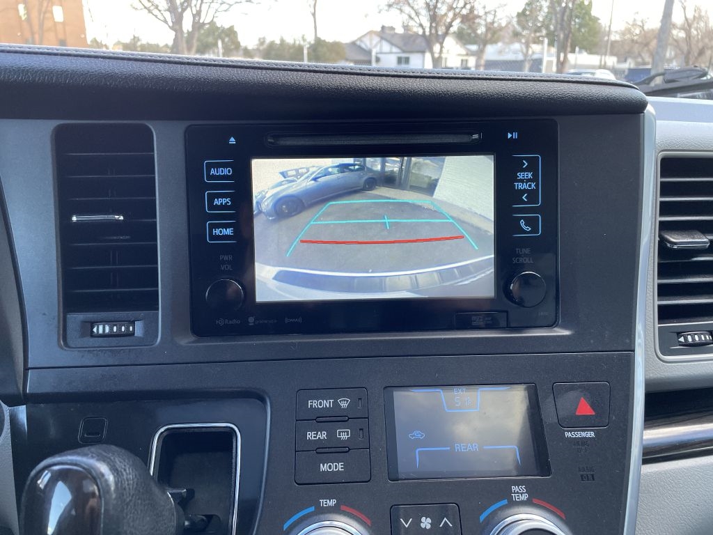 Toyota Sienna XLE FWD 8-Passenger V6 2016 Toyota Sienna XLE FWD 8-Passenger V6 2016