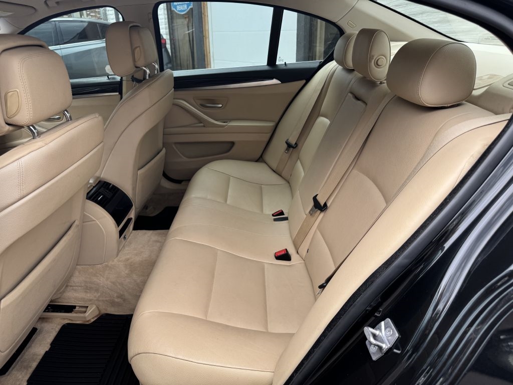 BMW 5-Series 528i 2012 BMW 5-Series 528i 2012