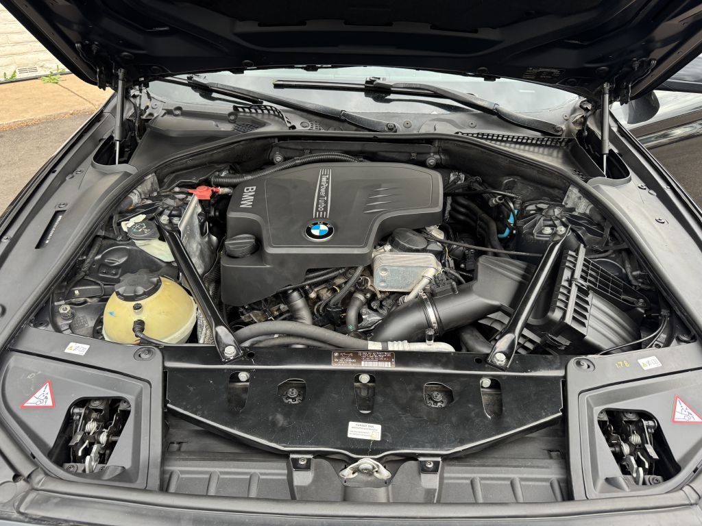 BMW 5-Series 528i 2012 BMW 5-Series 528i 2012