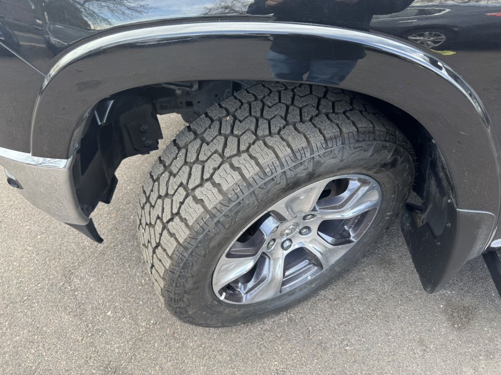 RAM 1500 Laramie Crew Cab SWB 4WD 2019