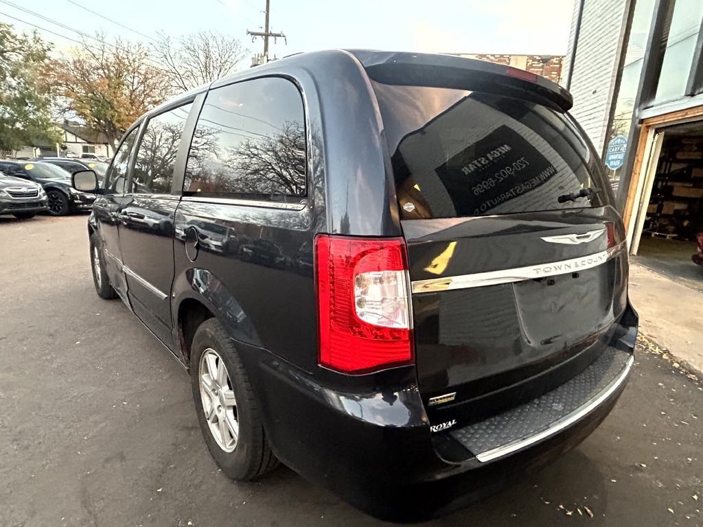 Chrysler Town & Country Touring 2013