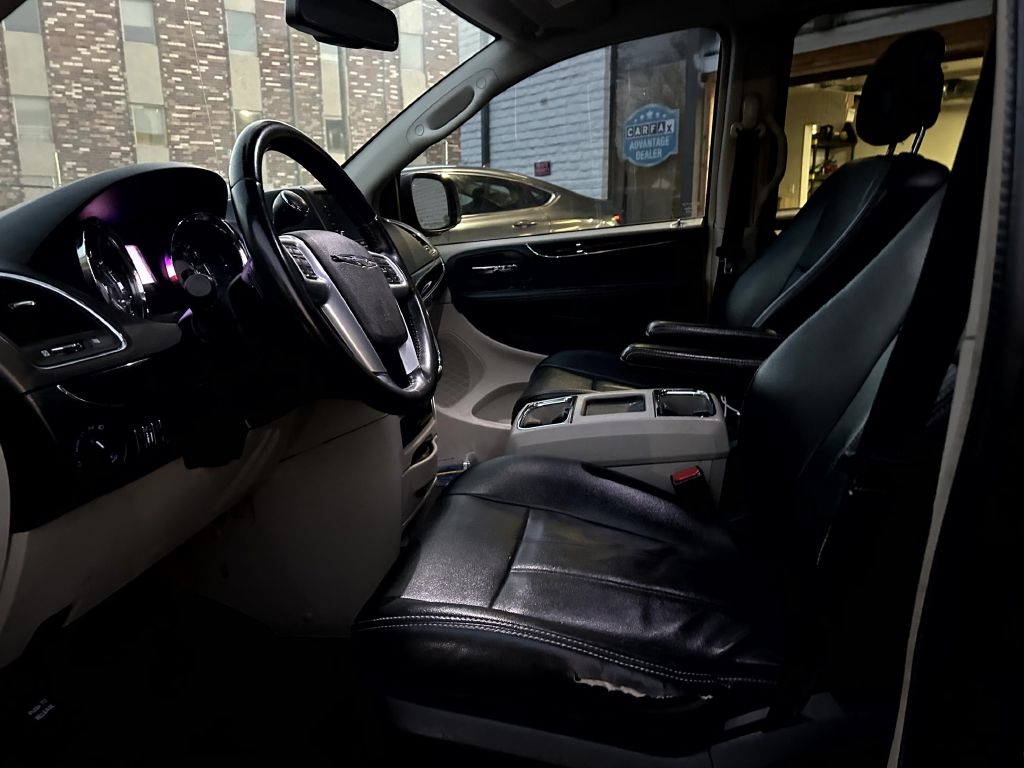 Chrysler Town & Country Touring 2013