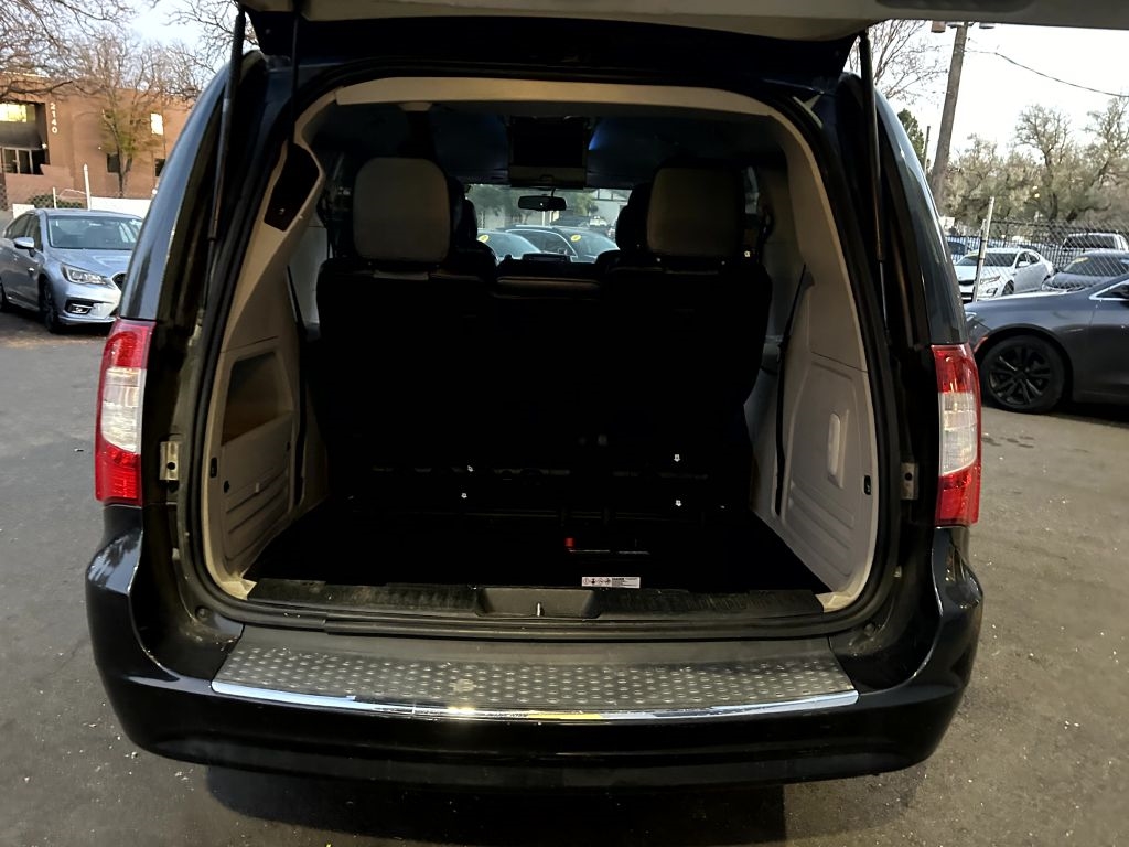 Chrysler Town & Country Touring 2013