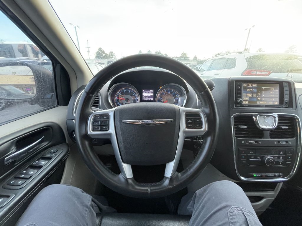 Chrysler Town & Country Touring 2013