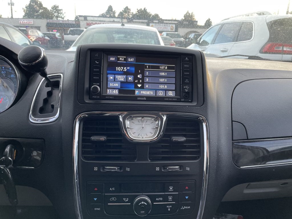 Chrysler Town & Country Touring 2013