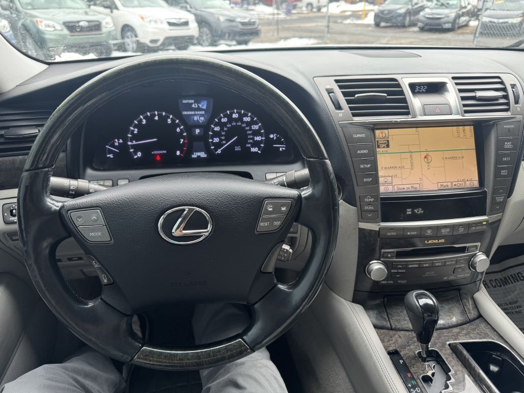 Lexus LS 460 Luxury Sedan 2012