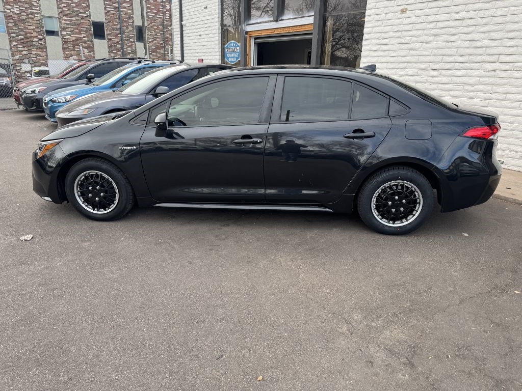 Toyota Corolla LE Hybrid 2021