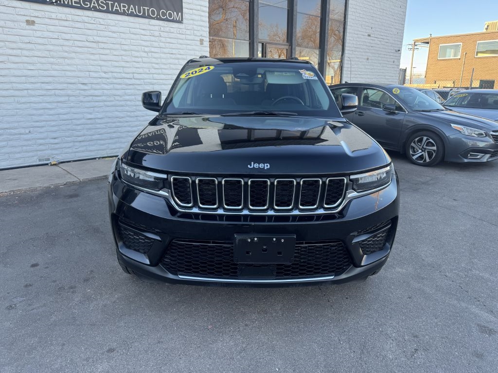 Jeep Grand Cherokee Laredo 4WD 2024