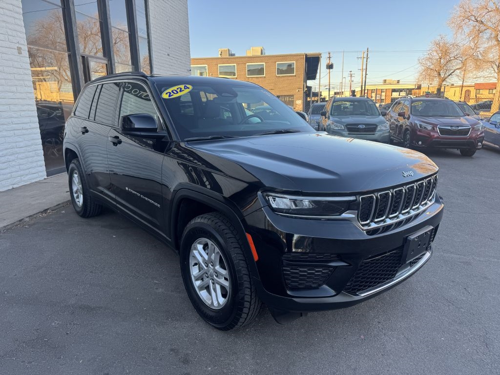 Jeep Grand Cherokee Laredo 4WD 2024