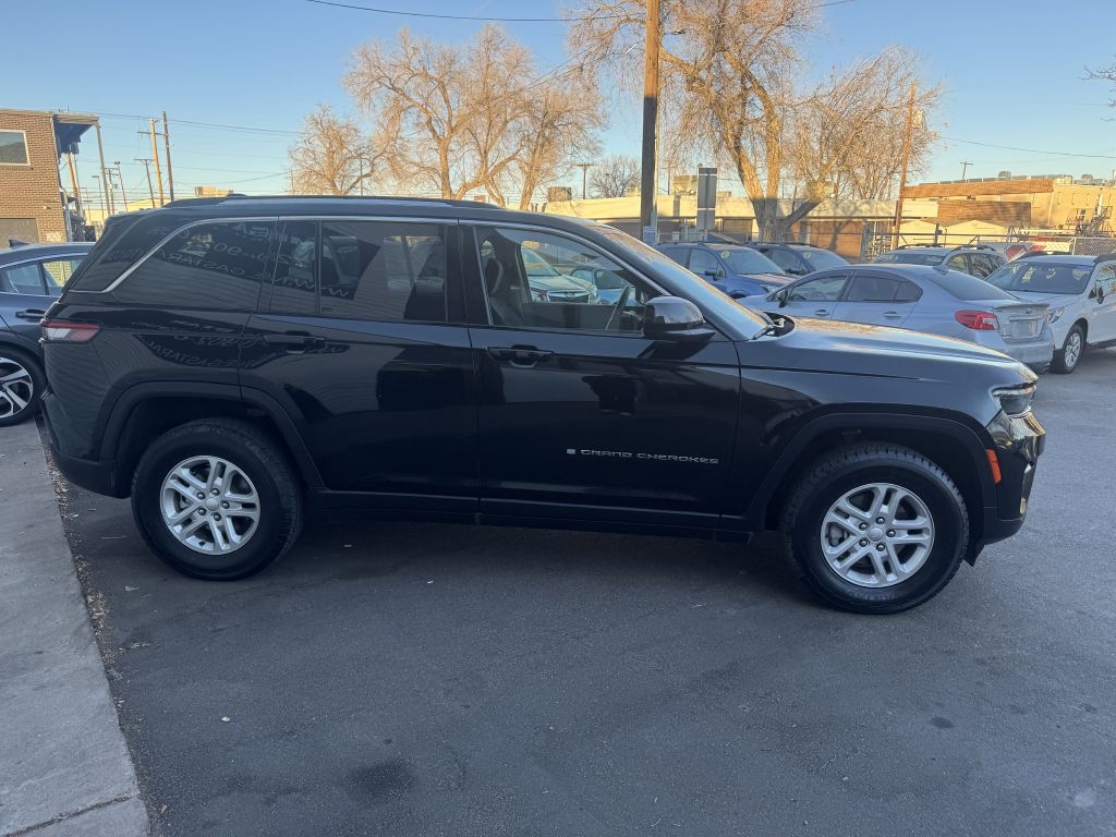 Jeep Grand Cherokee Laredo 4WD 2024