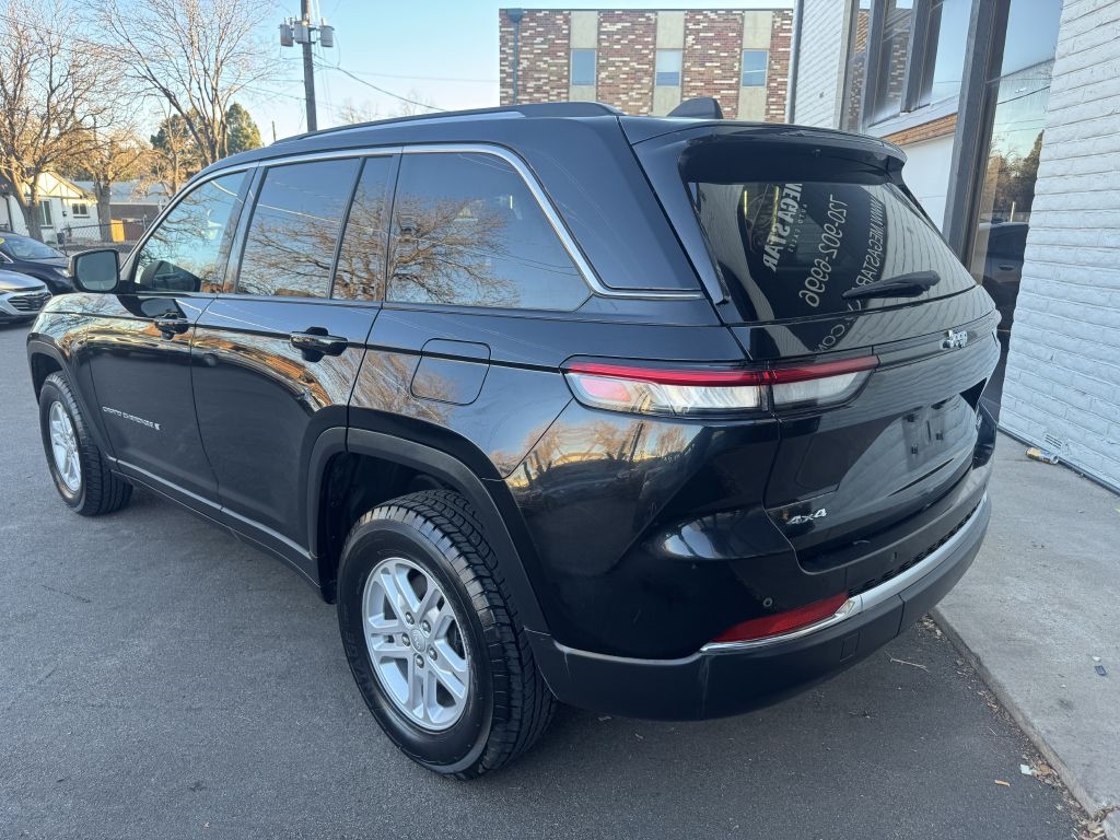 Jeep Grand Cherokee Laredo 4WD 2024