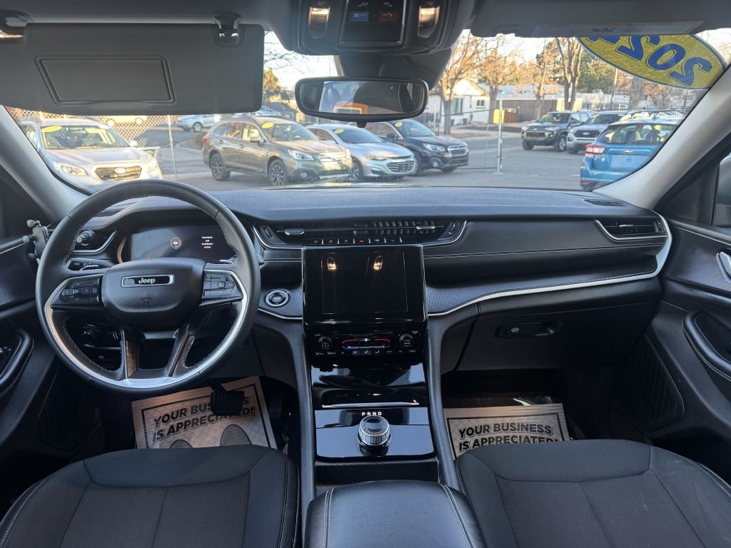 Jeep Grand Cherokee Laredo 4WD 2024