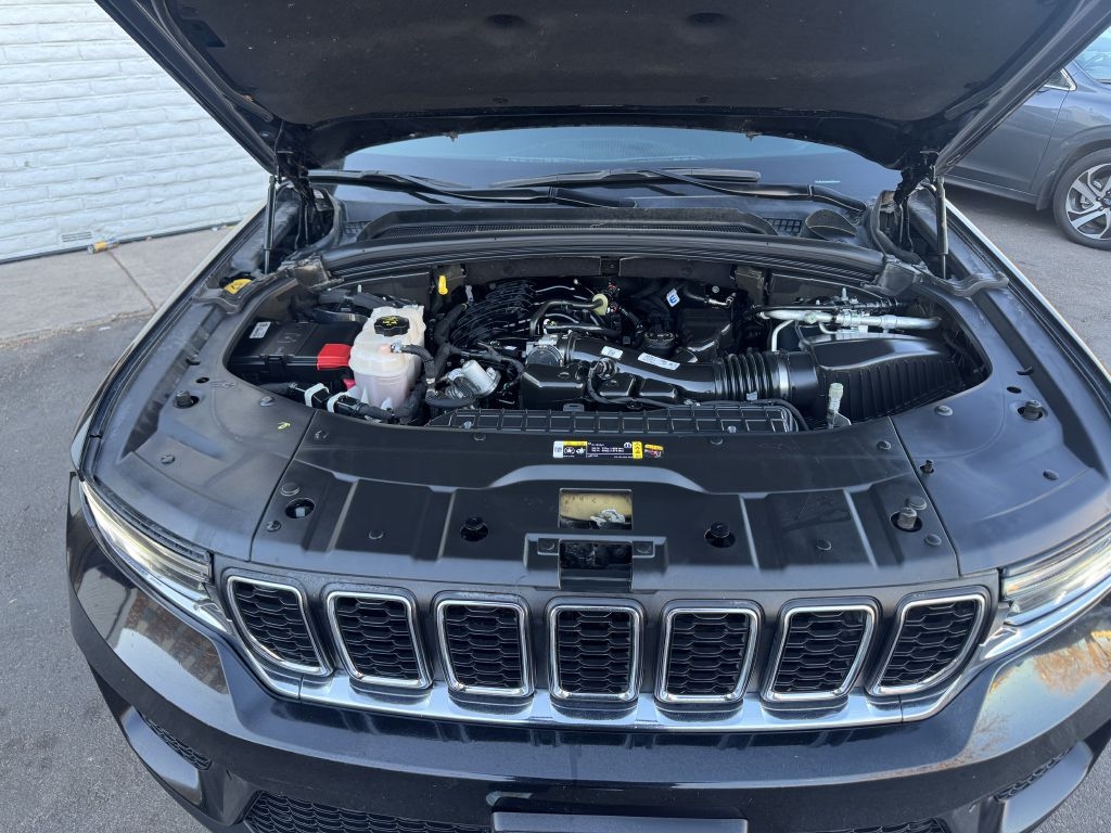 Jeep Grand Cherokee Laredo 4WD 2024