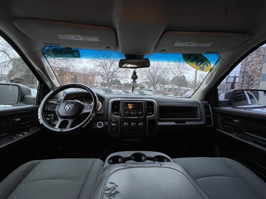 RAM 1500 Tradesman Crew Cab SWB 4WD 2017