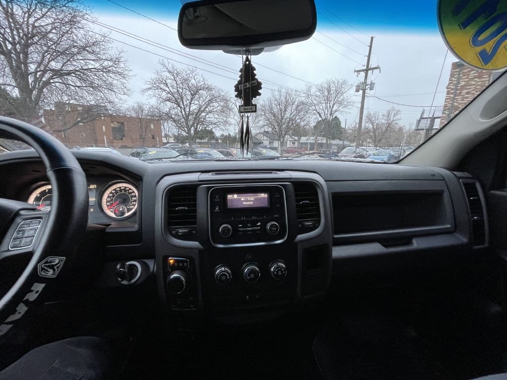 RAM 1500 Tradesman Crew Cab SWB 4WD 2017