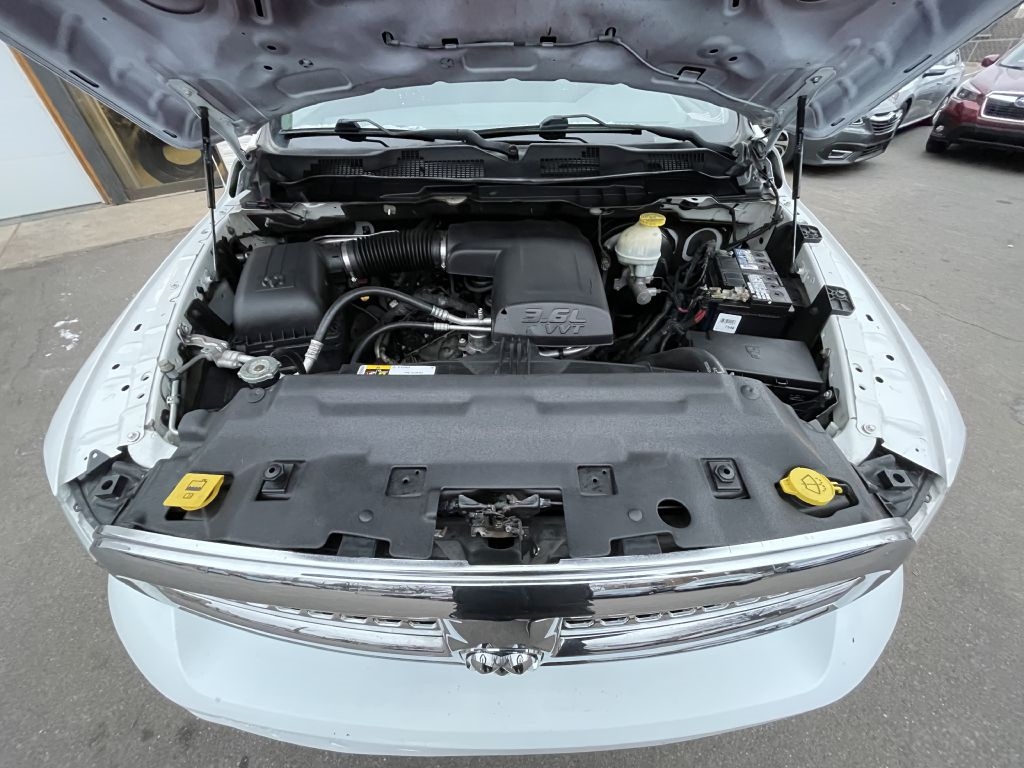 RAM 1500 Tradesman Crew Cab SWB 4WD 2017