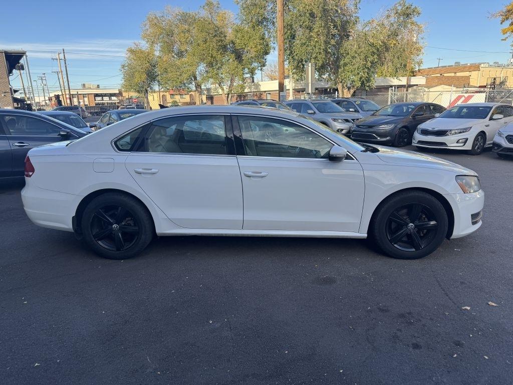 Volkswagen Passat 2.5L SE AT 2012