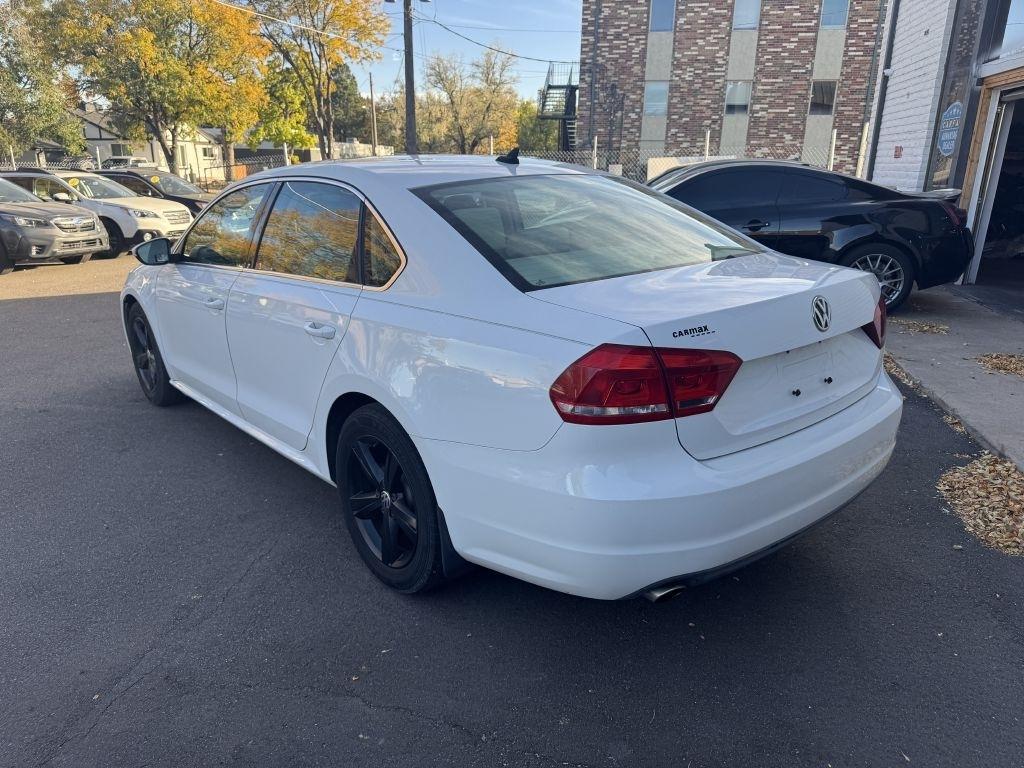 Volkswagen Passat 2.5L SE AT 2012