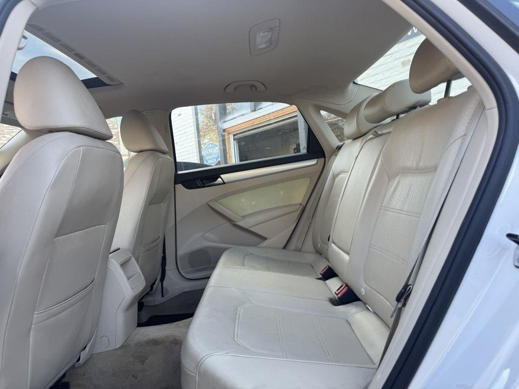 Volkswagen Passat 2.5L SE AT 2012