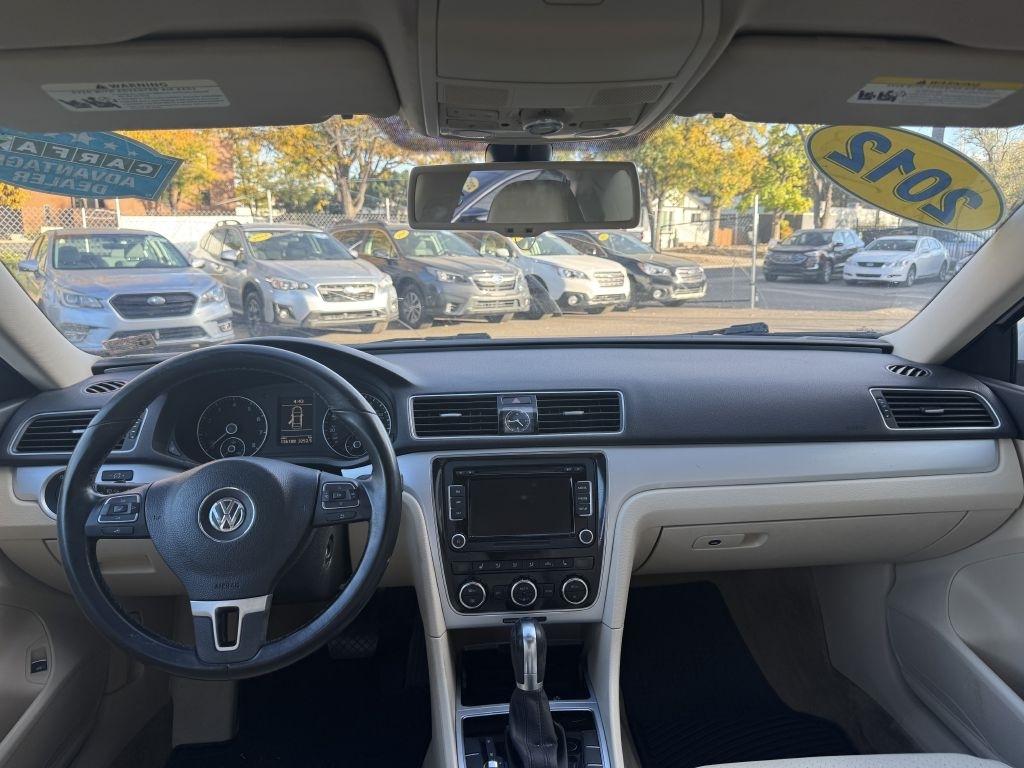 Volkswagen Passat 2.5L SE AT 2012