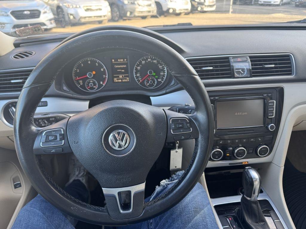 Volkswagen Passat 2.5L SE AT 2012