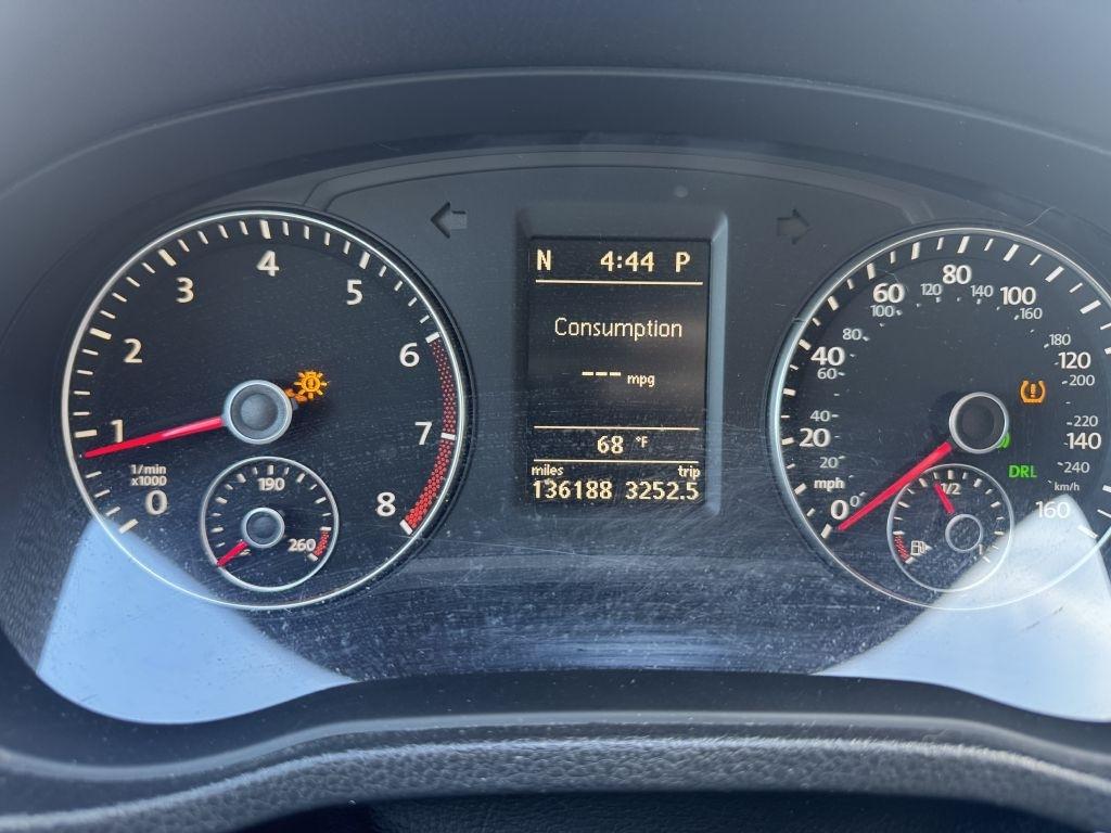 Volkswagen Passat 2.5L SE AT 2012