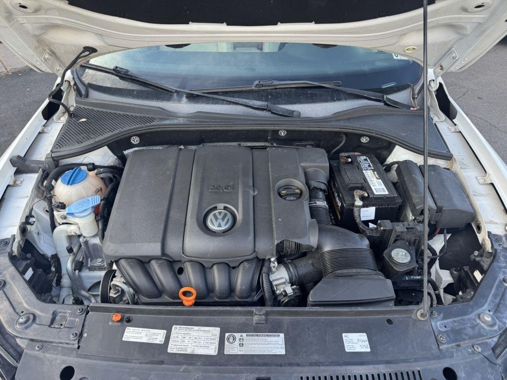 Volkswagen Passat 2.5L SE AT 2012