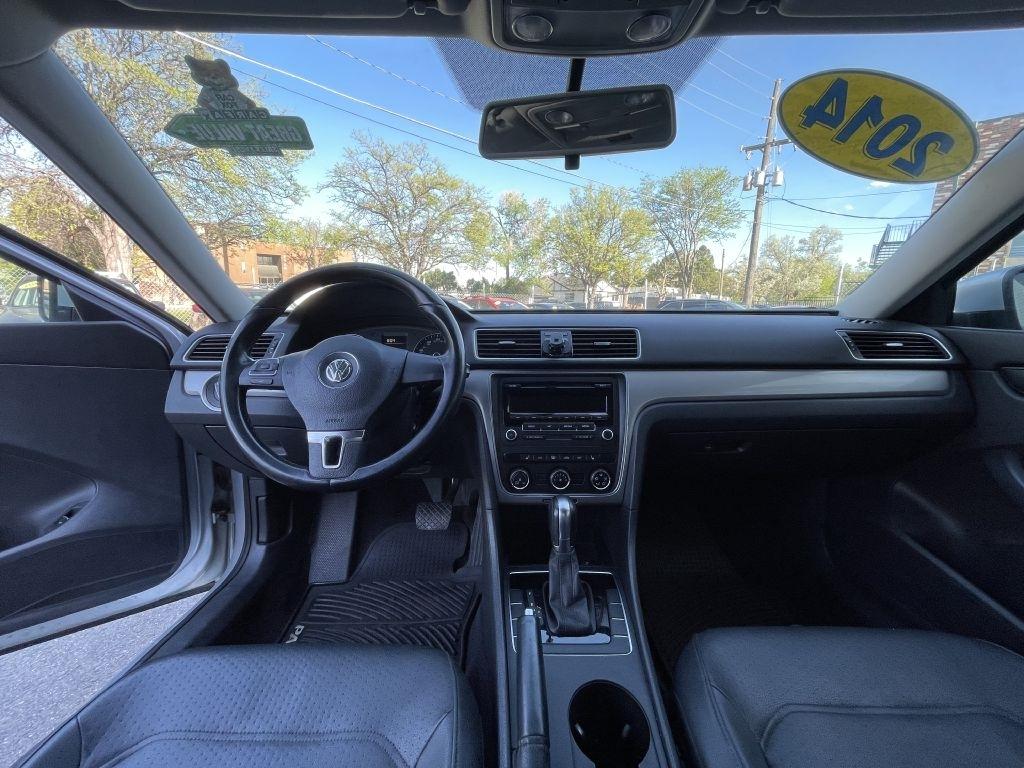 Volkswagen Passat 1.8T Wolfsburg AT 2014