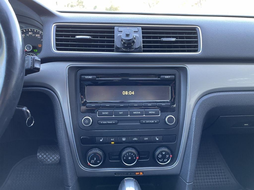 Volkswagen Passat 1.8T Wolfsburg AT 2014