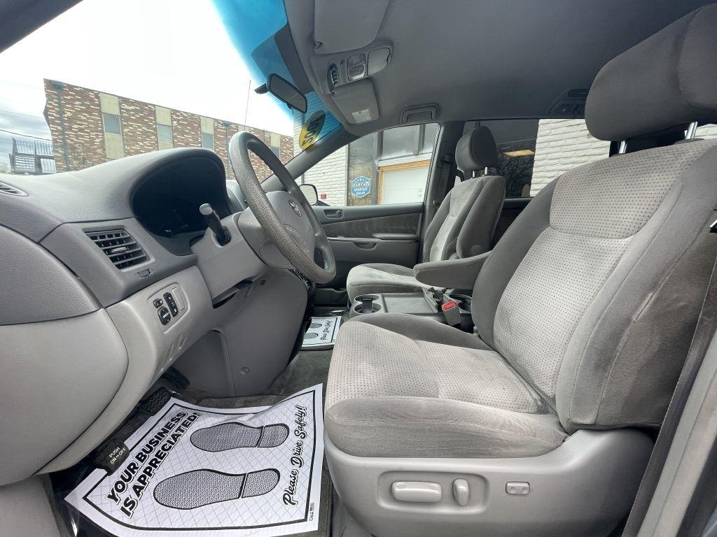 Toyota Sienna CE FWD 7-Passenger 2008