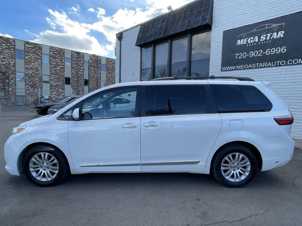 Toyota Sienna XLE FWD 8-Passenger V6 2016