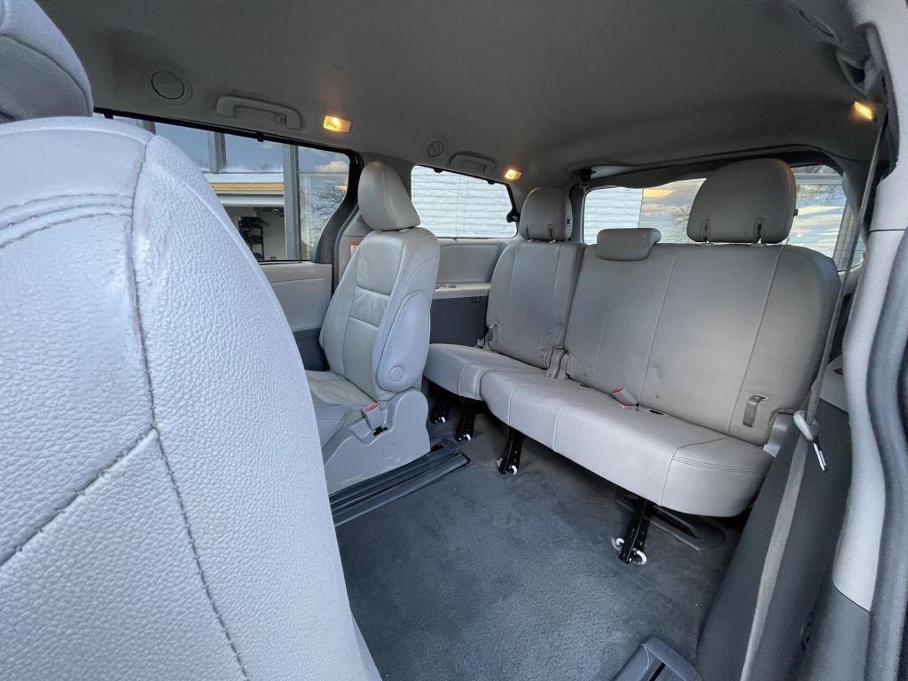 Toyota Sienna XLE FWD 8-Passenger V6 2016
