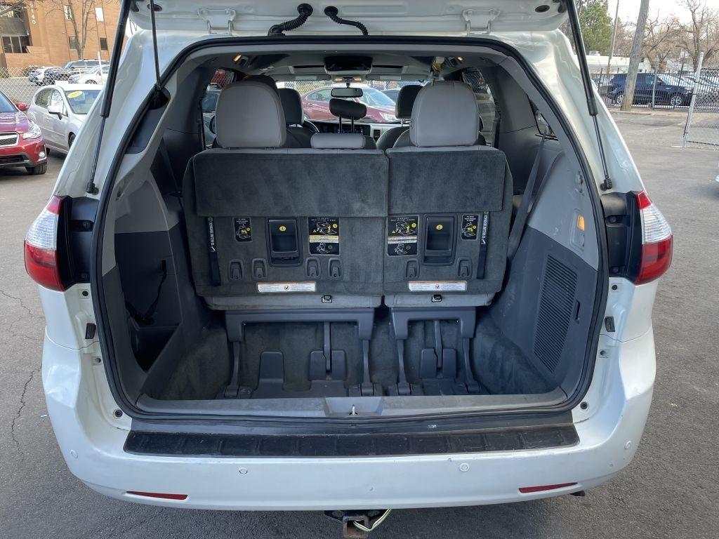 Toyota Sienna XLE FWD 8-Passenger V6 2016