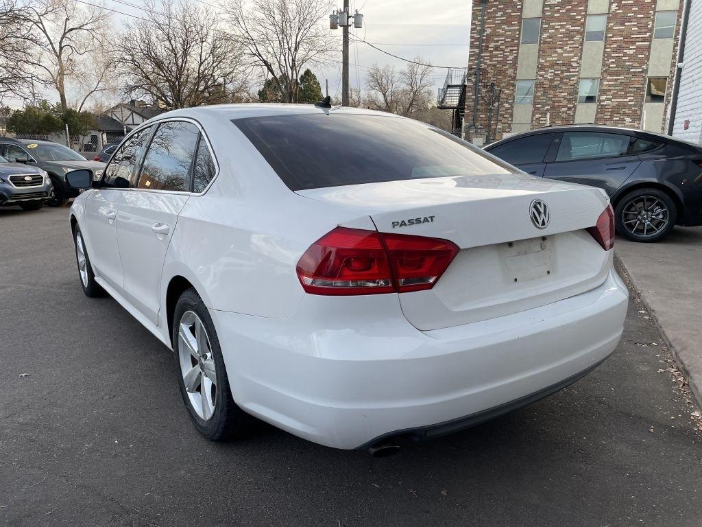Volkswagen Passat 2.5L SE MT 2013