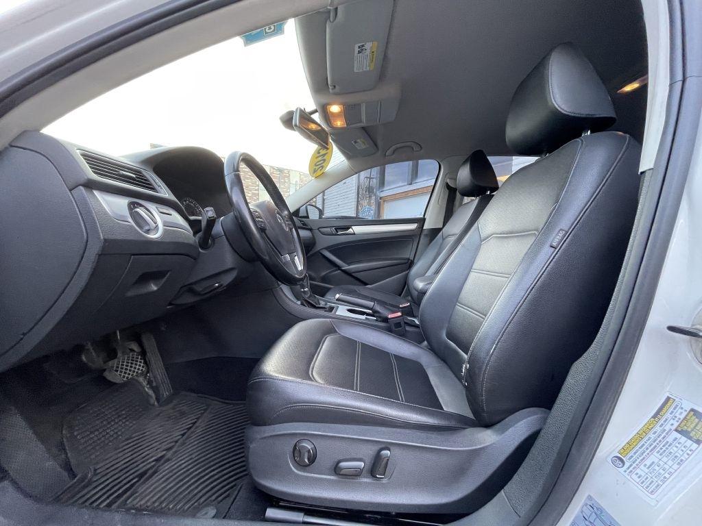 Volkswagen Passat 2.5L SE MT 2013