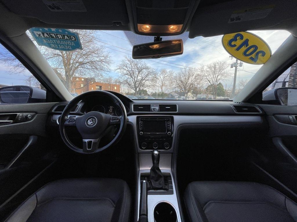 Volkswagen Passat 2.5L SE MT 2013