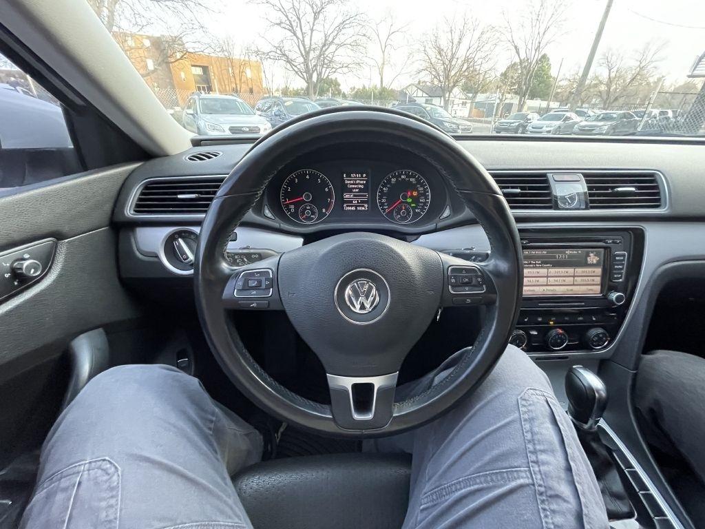 Volkswagen Passat 2.5L SE MT 2013