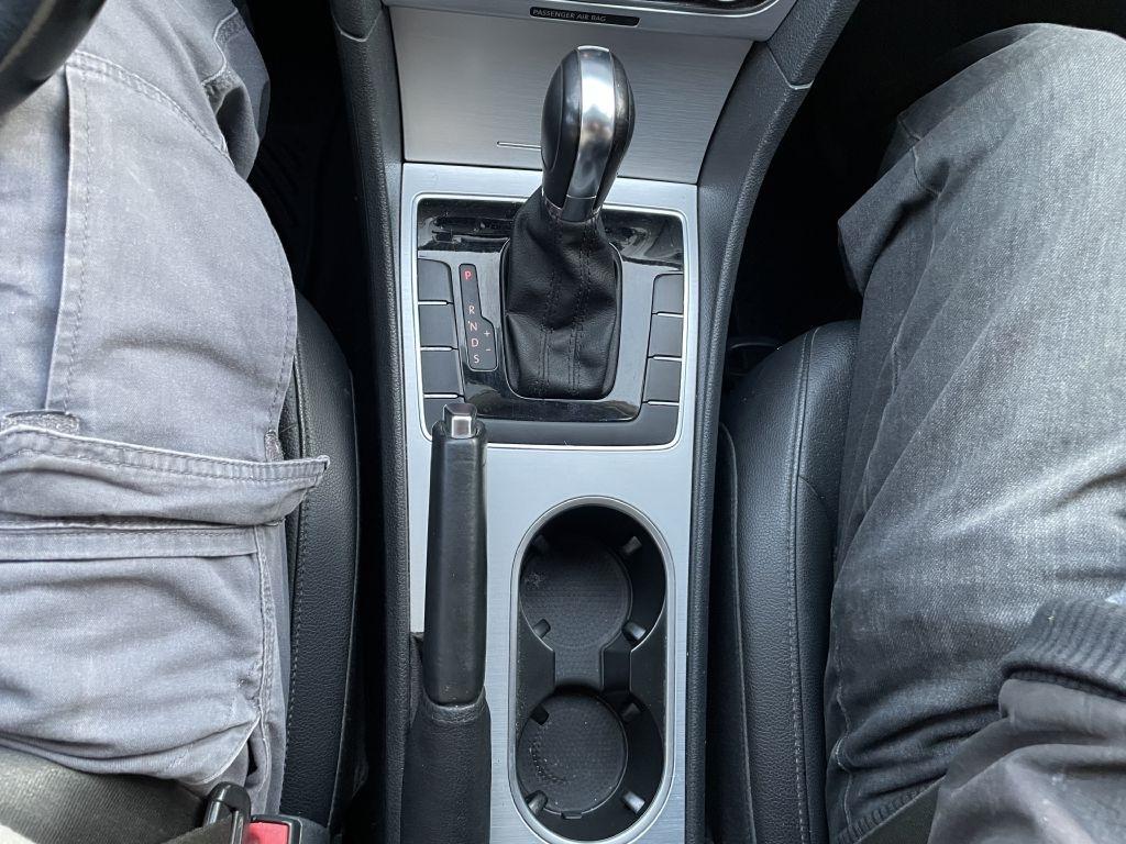 Volkswagen Passat 2.5L SE MT 2013