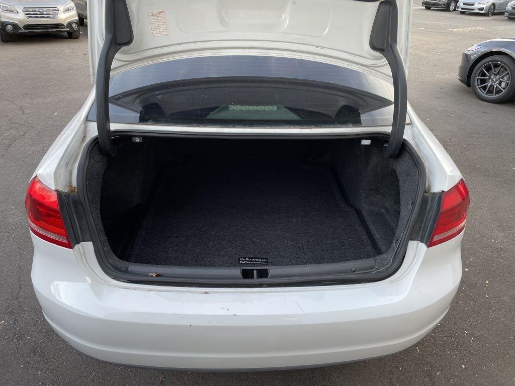 Volkswagen Passat 2.5L SE MT 2013