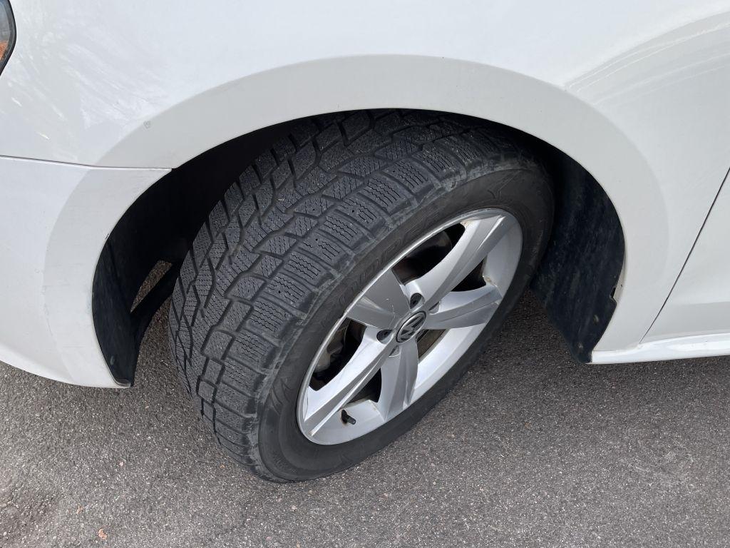 Volkswagen Passat 2.5L SE MT 2013