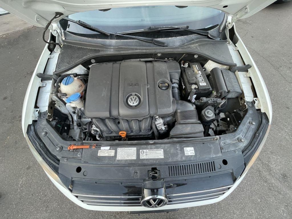 Volkswagen Passat 2.5L SE MT 2013