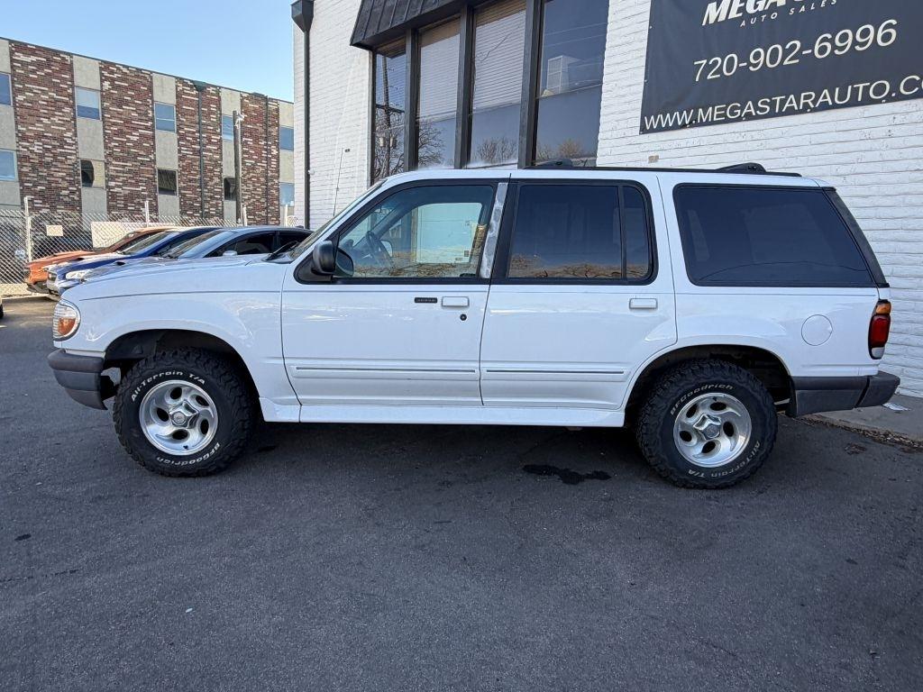 Ford Explorer XL 4-Door 4WD 1997