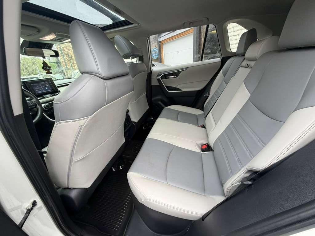 Toyota RAV4 Hybrid XLE Premium 2022