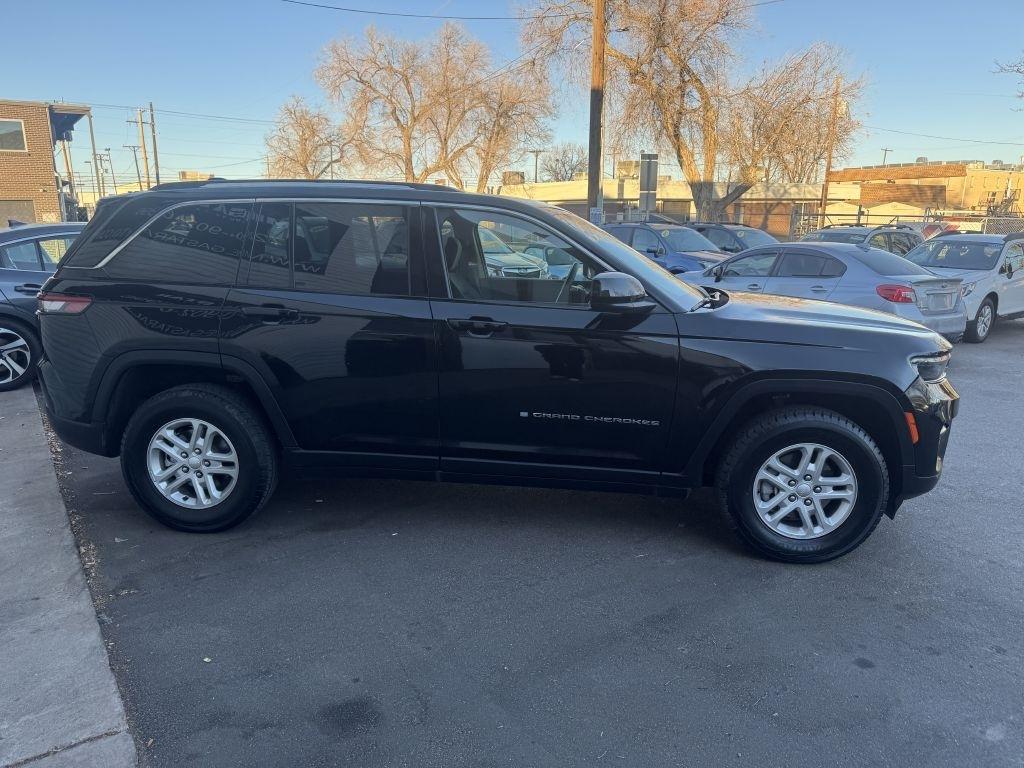 Jeep Grand Cherokee Laredo 4WD 2024